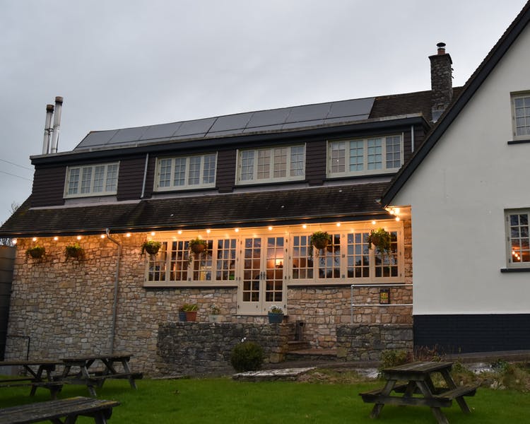 The Three Horseshoes Country Inn
