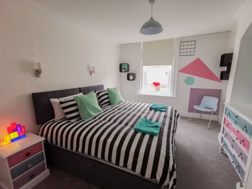 Len 2 – spacious flat with 80’s twist