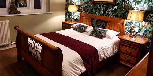 The Horseshoe and Castle